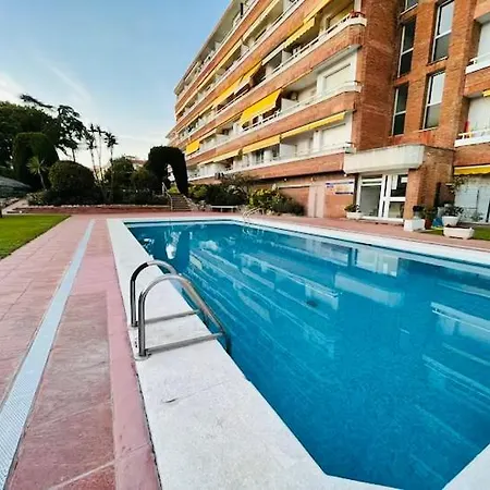 Simpático Piso Con 2 Piscinas Y Vistas Al Mar *