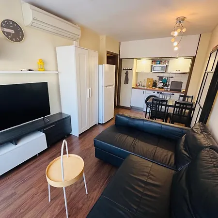Simpático Piso Con 2 Piscinas Y Vistas Al Mar