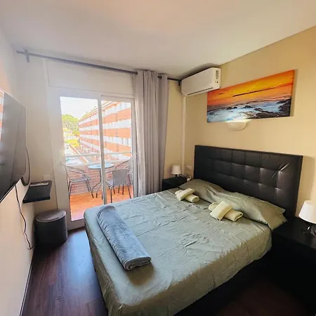 Simpático Piso Con 2 Piscinas Y Vistas Al Mar Apartamento